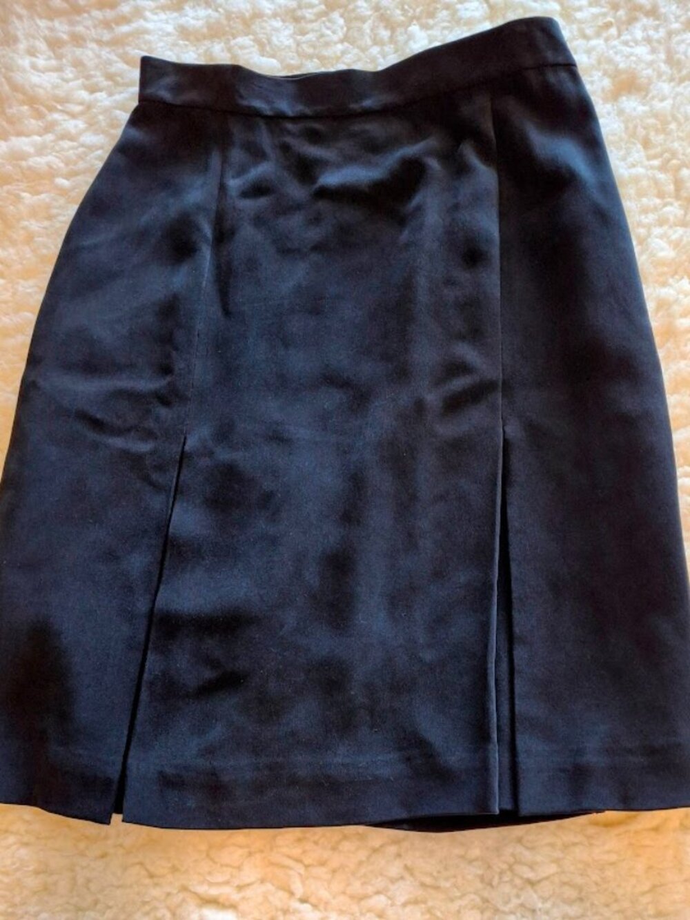 Vintge Jones New York Black 100% Silk KneeLength Skirt with Pleats 6. Runs Small
